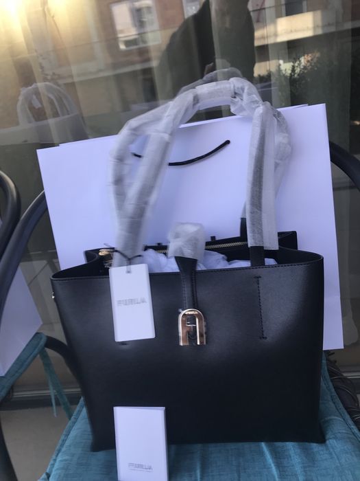 FURLA MIA SOFIA TOTE M.100% оригинал.Със сериен номер,етикети,всичко !