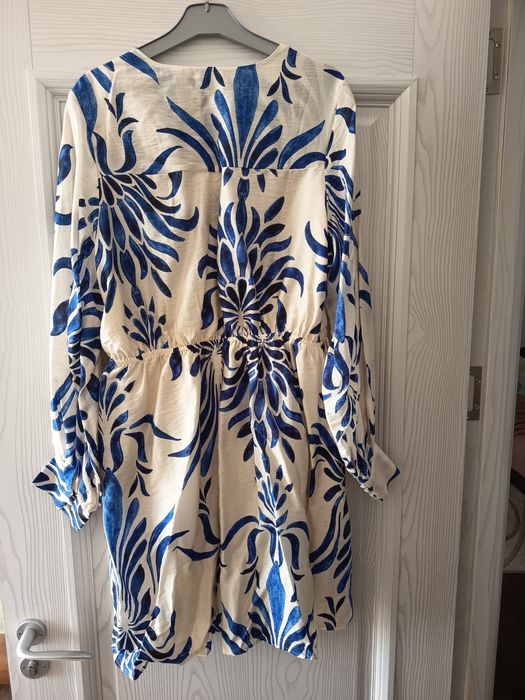 Vând rochie model floral