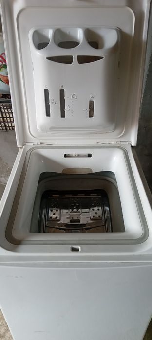 Mașină cu încărcare verticală