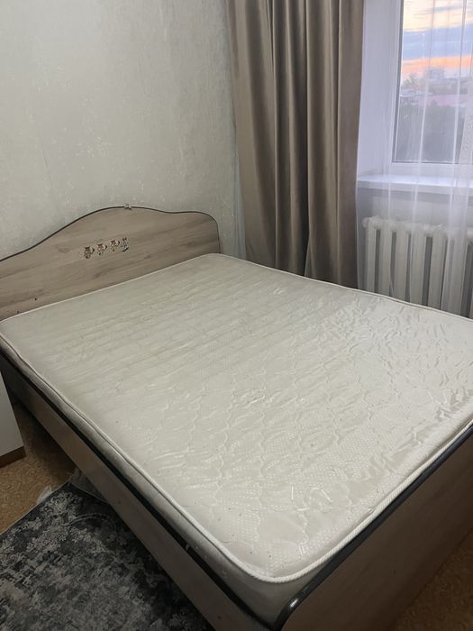 Двуспальная кровать