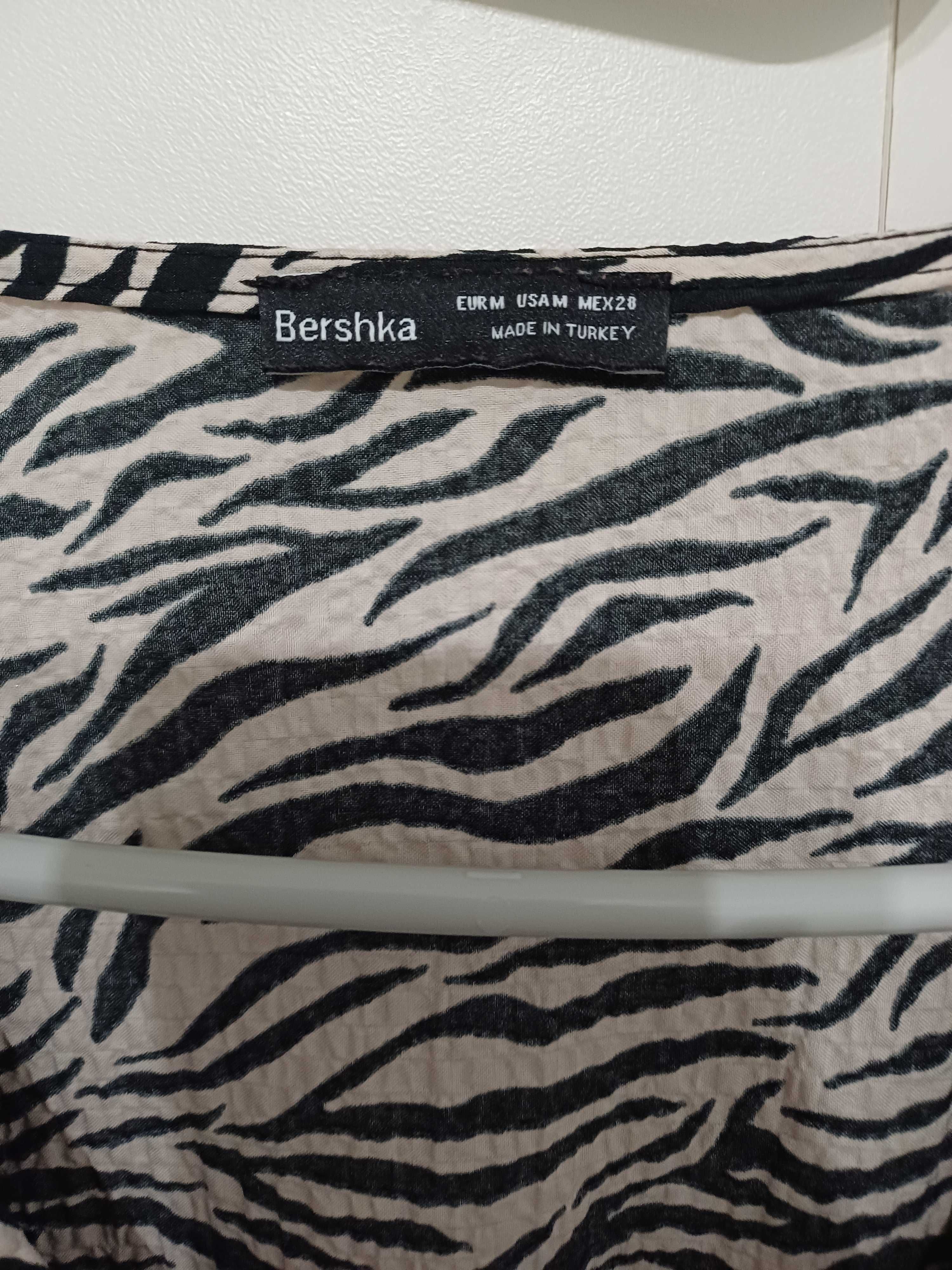 Bershka M размер, анимал принт