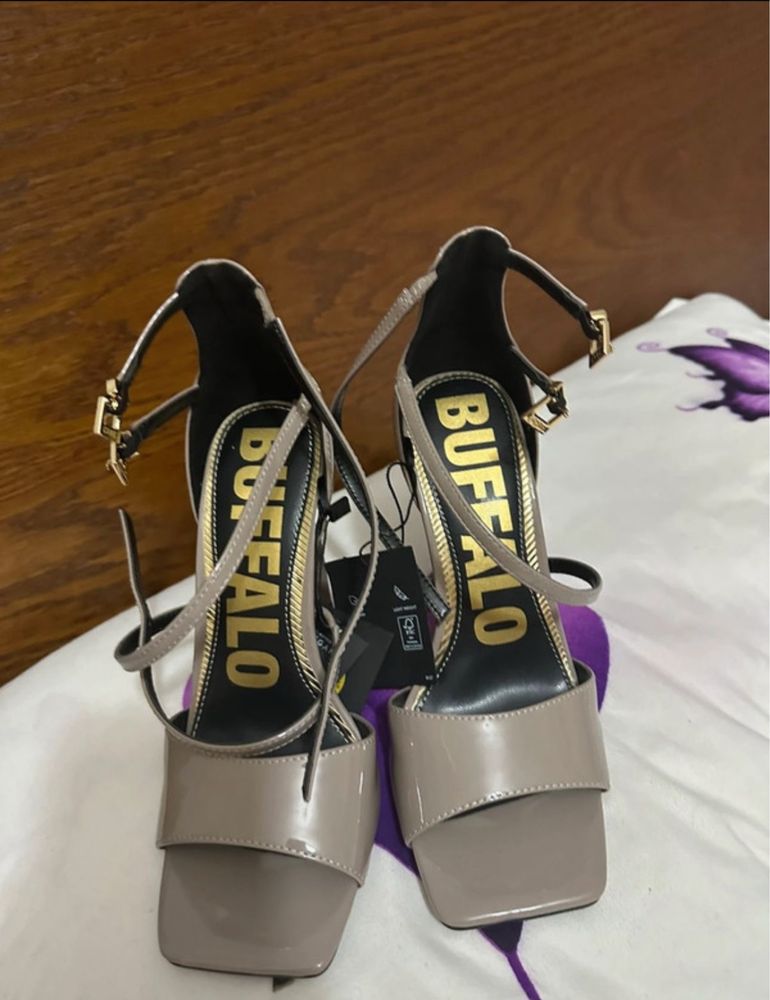 Sandale Buffalo elegante