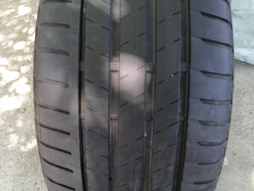 2 бр. Bridgestone 225/50R17 DOT 0422