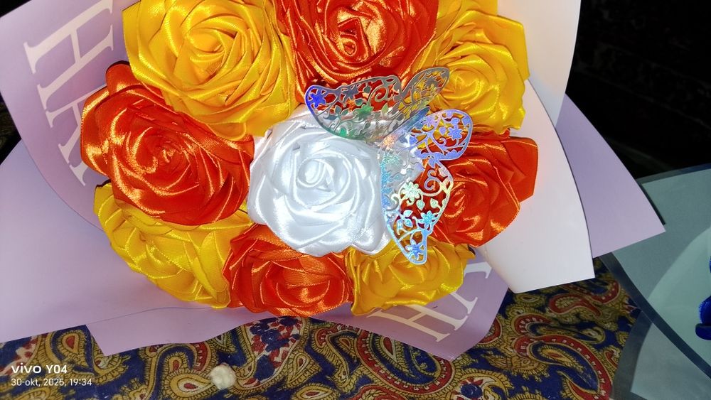 Suniy gullar sotiladi