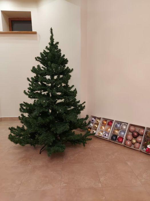 Ёлка новогодняя с игрушками