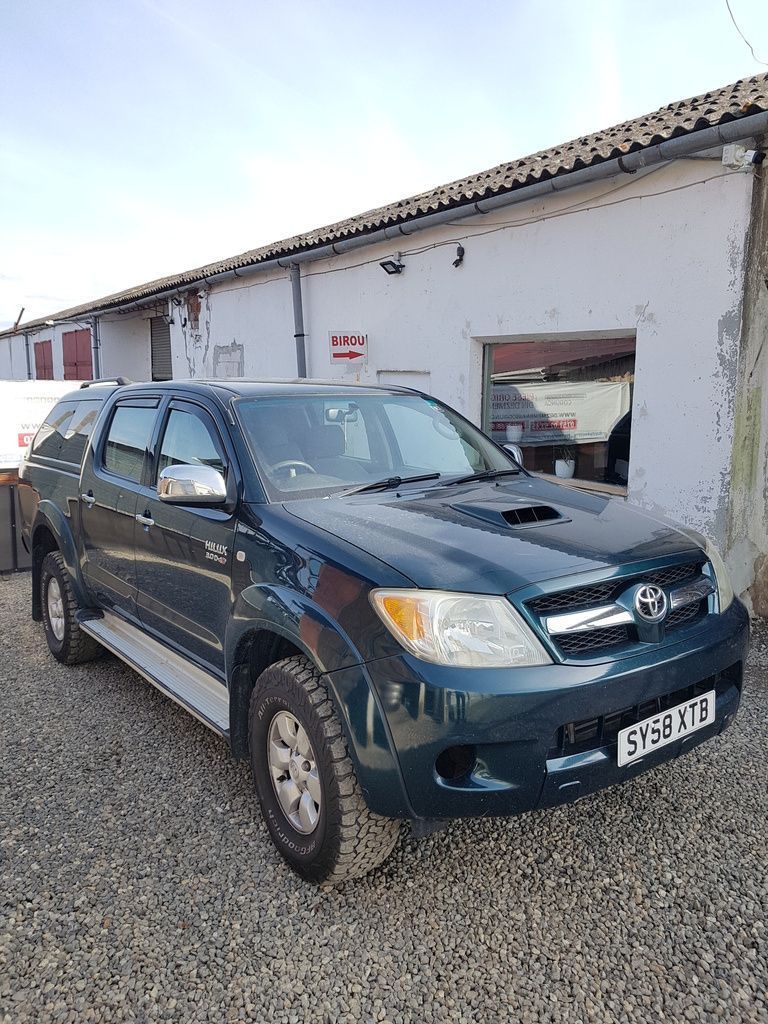 Dezmembrez Toyota Hilux 3.0 D-4D, 2.5