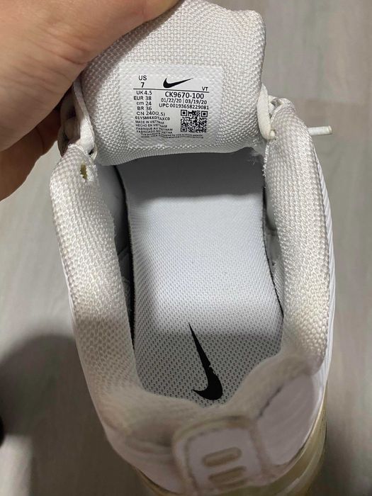Vând Nike uri Max 360