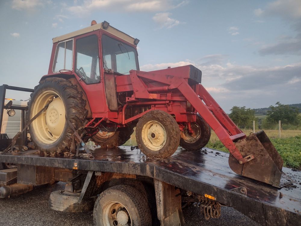 Dezmembrez Tractor Internațional 685