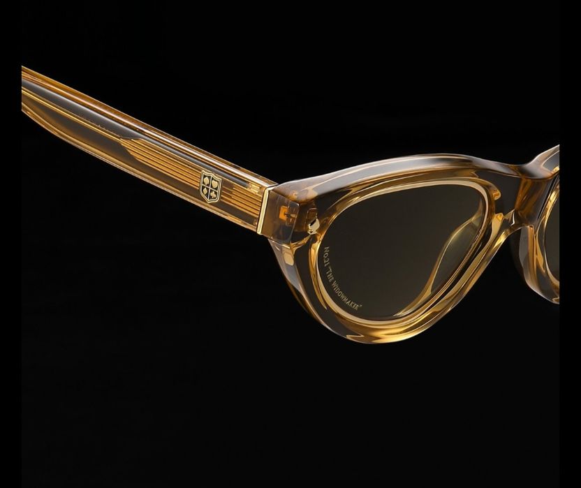 Слънчеви очила с златно покритие.

Часовници

Мода

Монети и марки

Ко