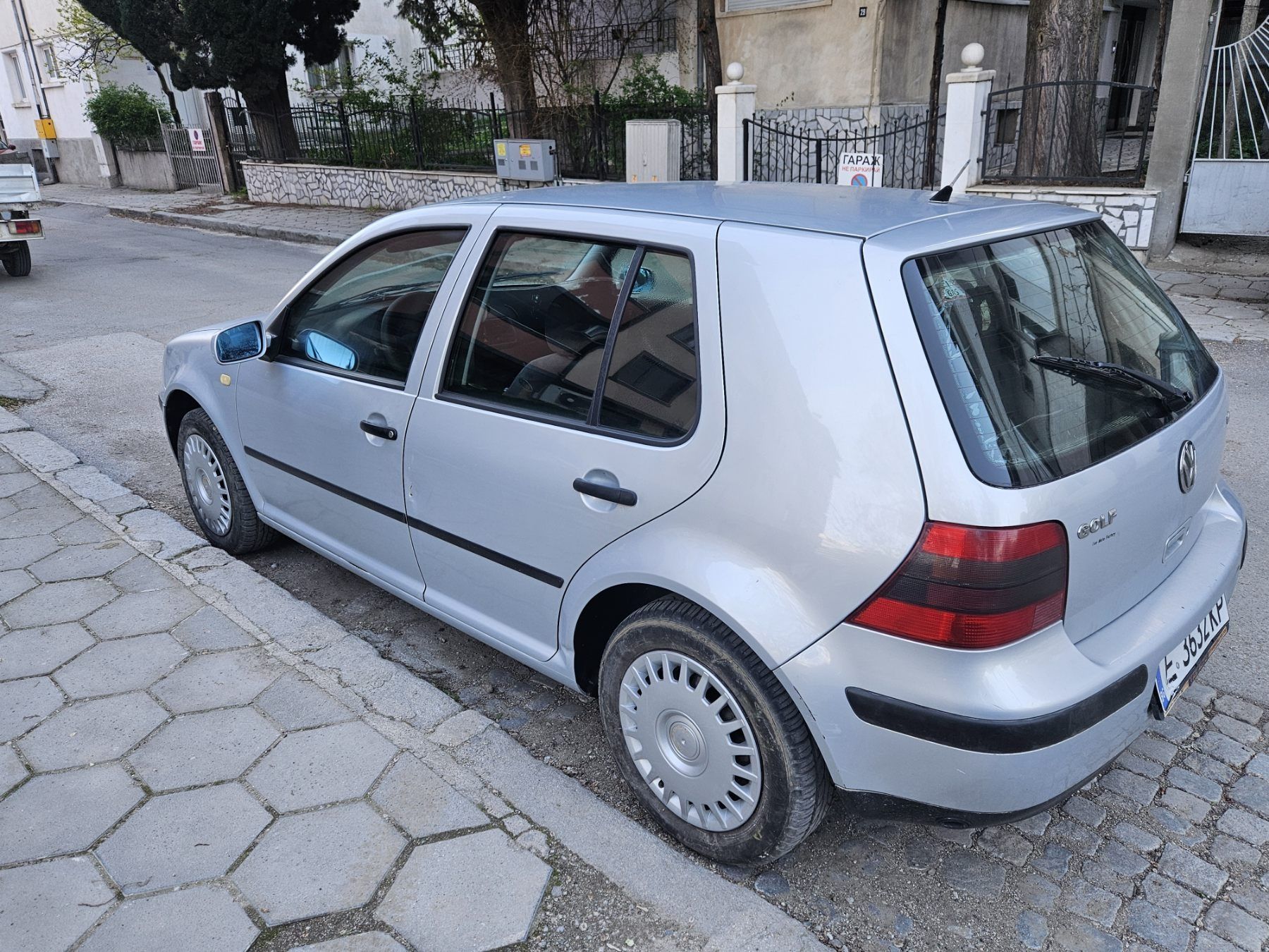 Продавам Golf4 1.6
