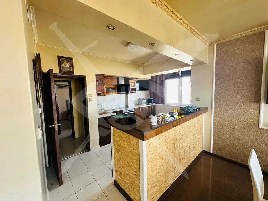 Продава се Четиристаен апартамент в Варна, Център - 100 кв.м за 2300 €/кв.м - Снимка #1