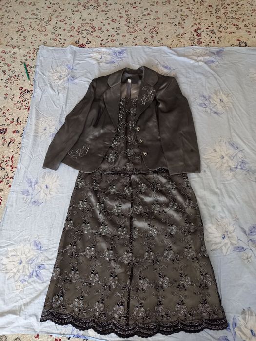 Продам женские тройка костюм
