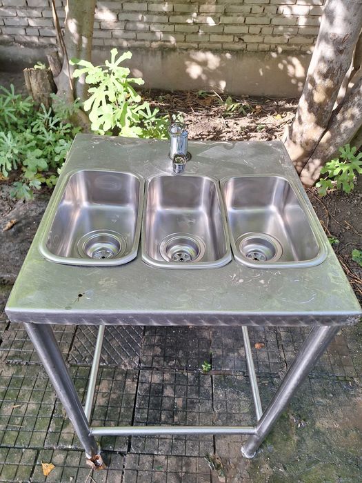 Продава се професионална неръждаема мивка с три корита + смесител