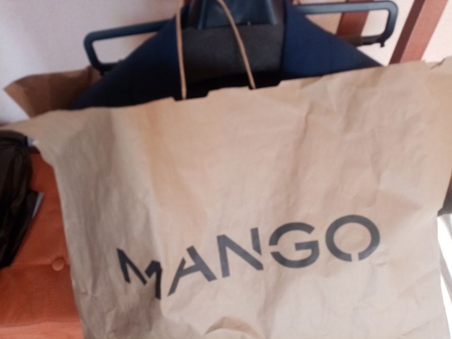Продавам костюм Mango