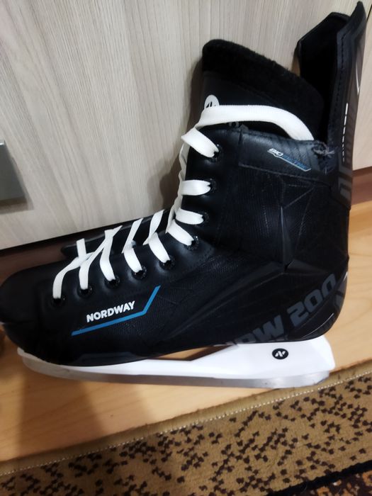 Продам коньки зимние