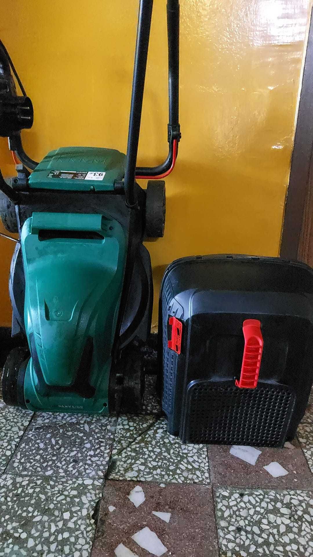Vând Mașină electrică de tuns iarba Parkside 1200.