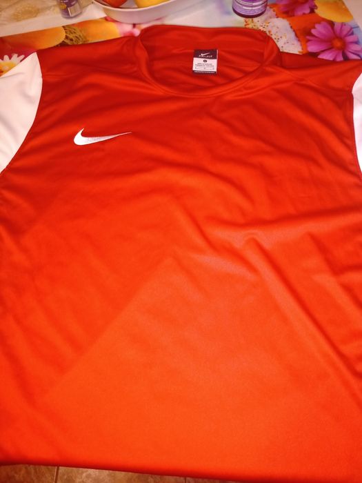 Спортна тениска Найк L размер