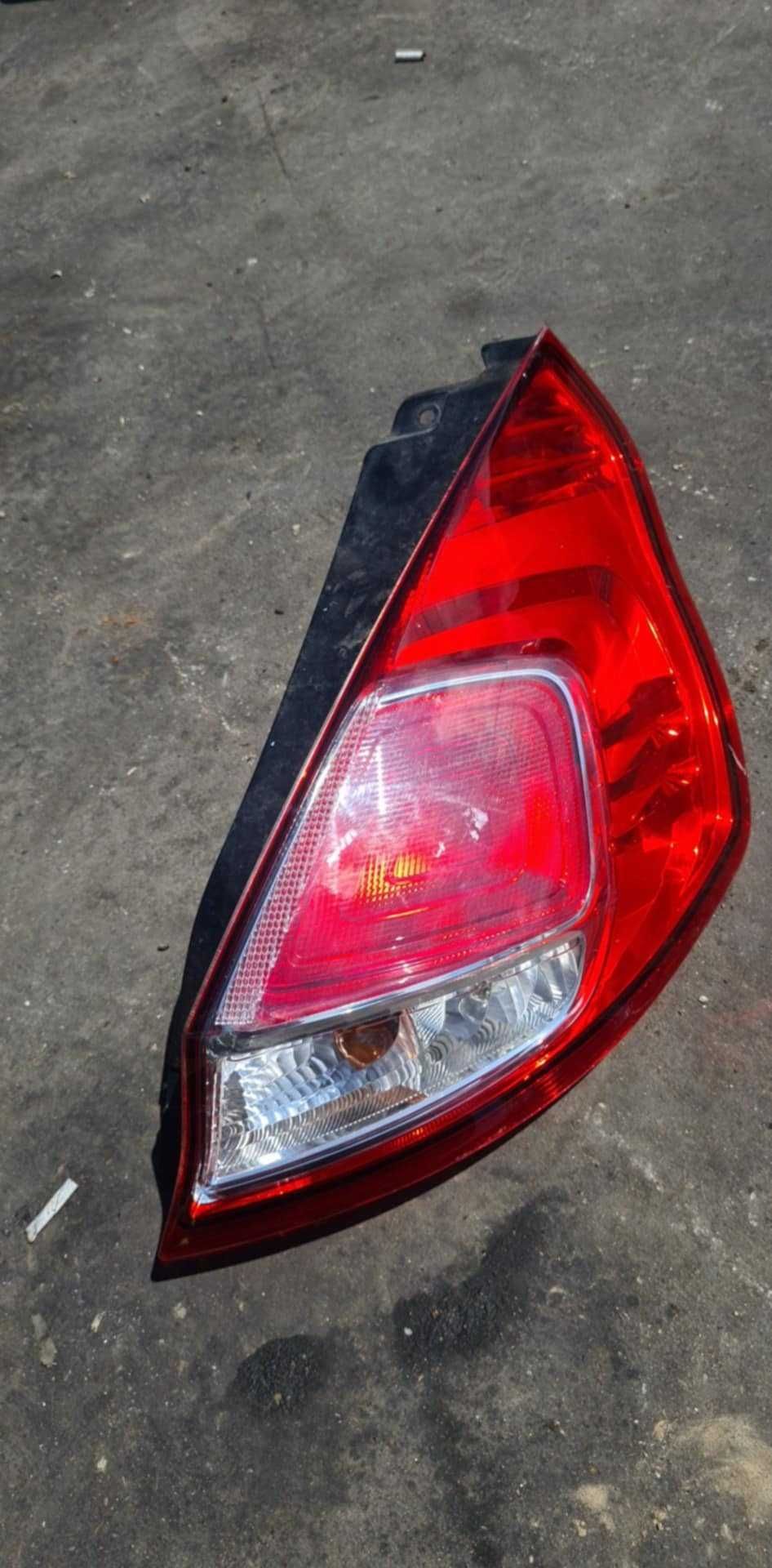 Stop tripla lampa dreapta spate Ford Fiesta an 2015