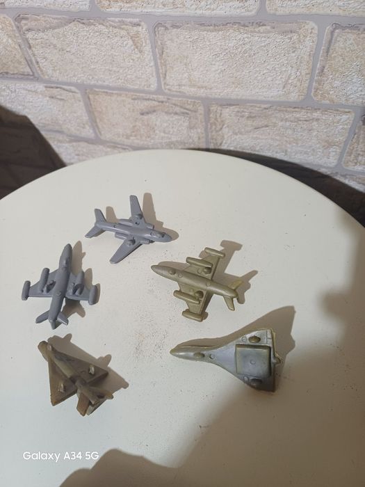 Стари пластамасови самолетчета