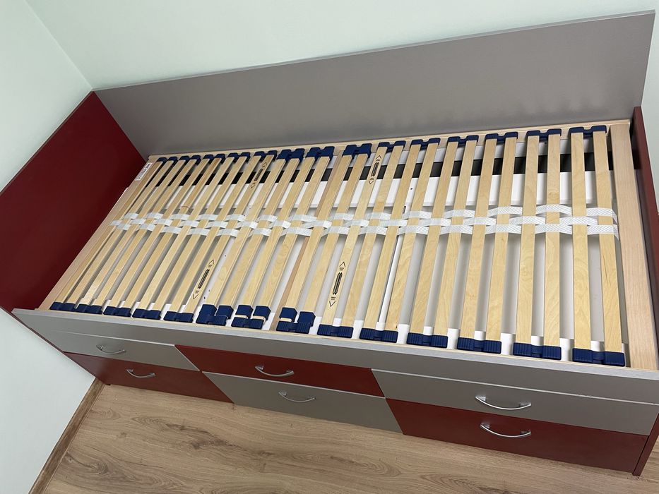 Легло с 6 шкафа сиво/червено с матрак