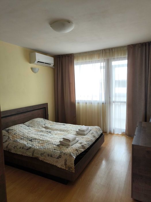 Тристаен обзаведен апартамент с гараж над ГРАНД МОЛ