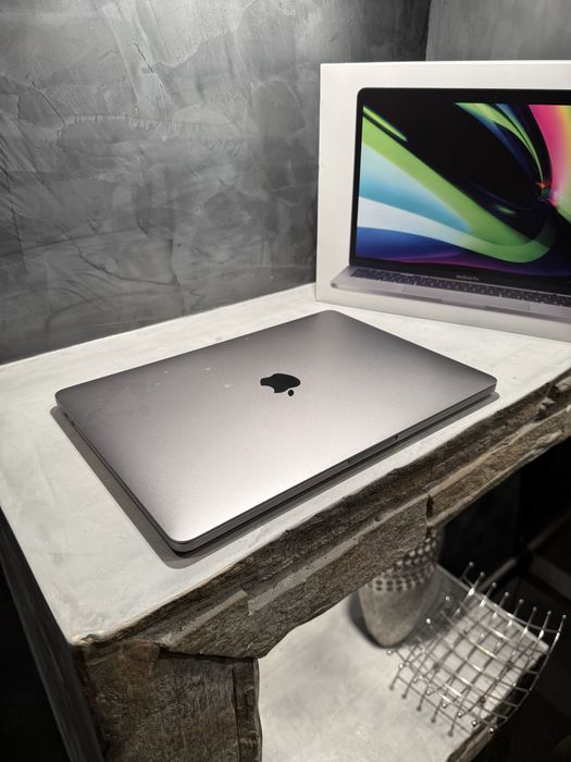 КАТО ЧИСТО НОВ Macbook Pro M2 512 GB 13.3"