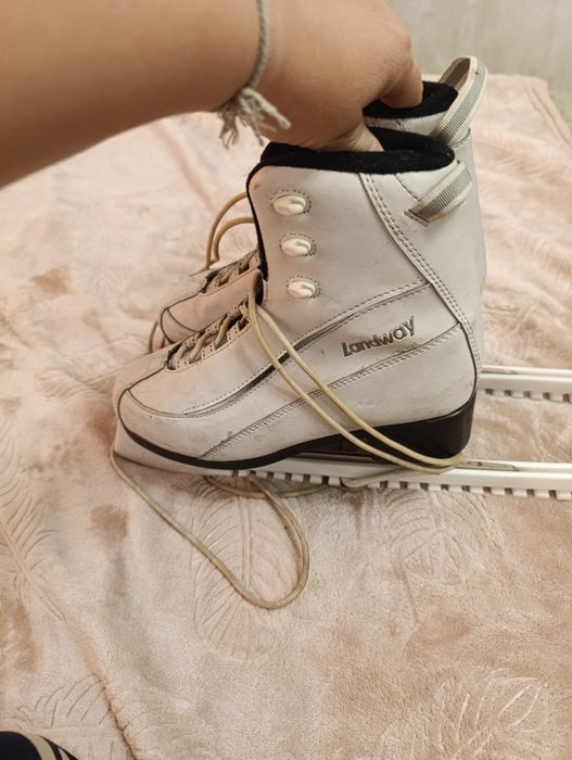 Отдам коньки 38 размера