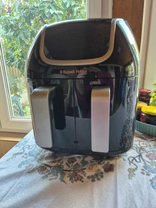 Friteuza cu aer cald Russell Hobbs, 8.5 L, 8 programe prestabilite