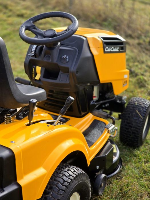 Tractoras gazon iarba Profesional CUB Cadet 2 cutite, impecabil ca nou