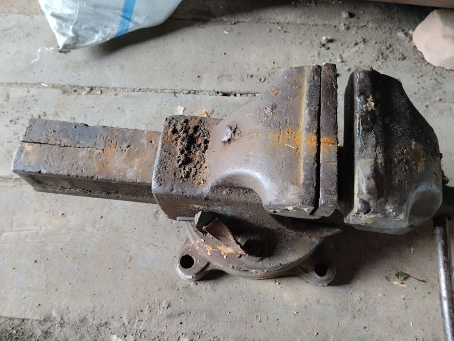 Продам тиски советские.