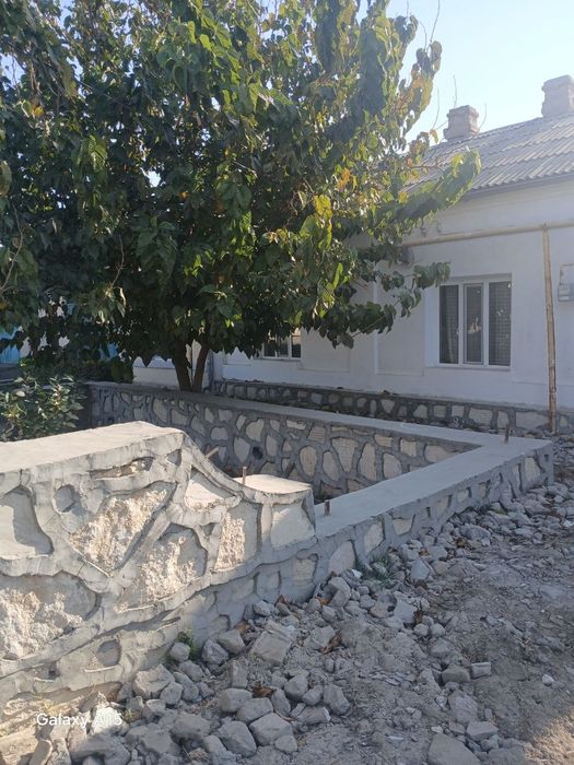 Продаётся часть участка Расположена в  центре  города Каган.