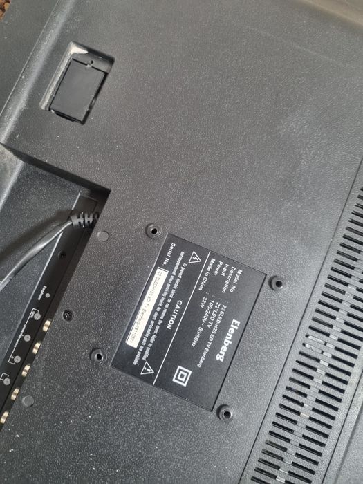 Телевизор хорошей  104 диагональ экрана