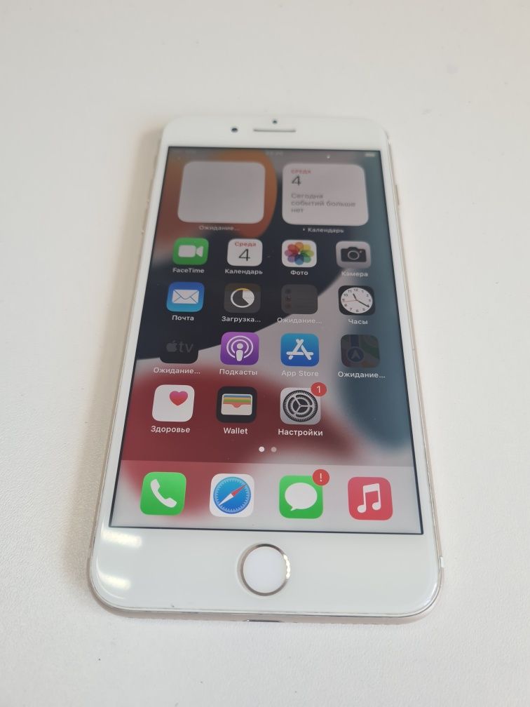 Продам iPhone 7 plus АКБ 100% состояние идеальное всё оригинал
