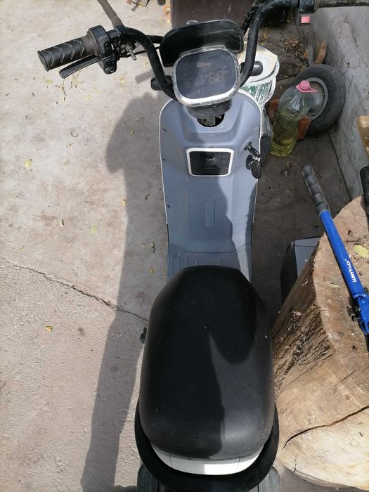 Vând scuter fără baterii