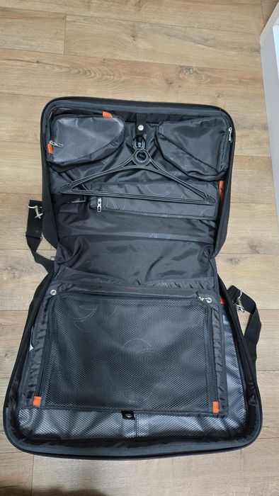 Сумка Samsonite для перевозки костюмов, платьев и рубашек