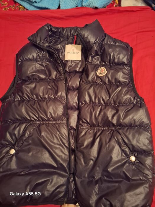 MONCLER продам..