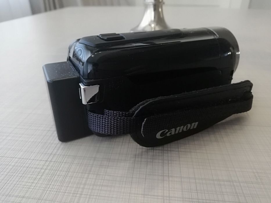 Видео камера Canon Vixia HF R500