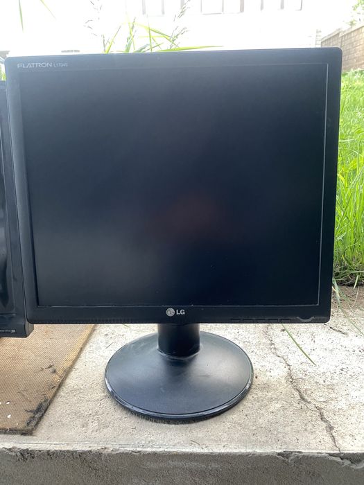 Продам оргтехнику, 5 мониторов и 2 системника селерон