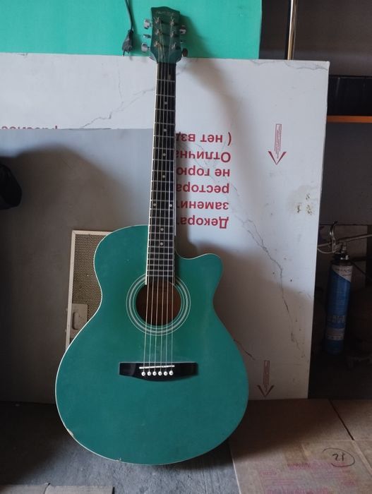 Гитара в хорошем состоянии