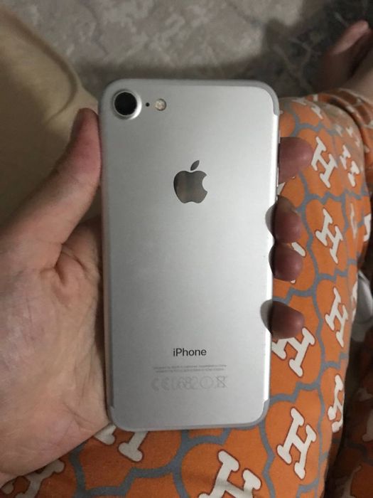Iphone 7  xotira 129 taliy batareka almashkan holad idiyal karopka yoq