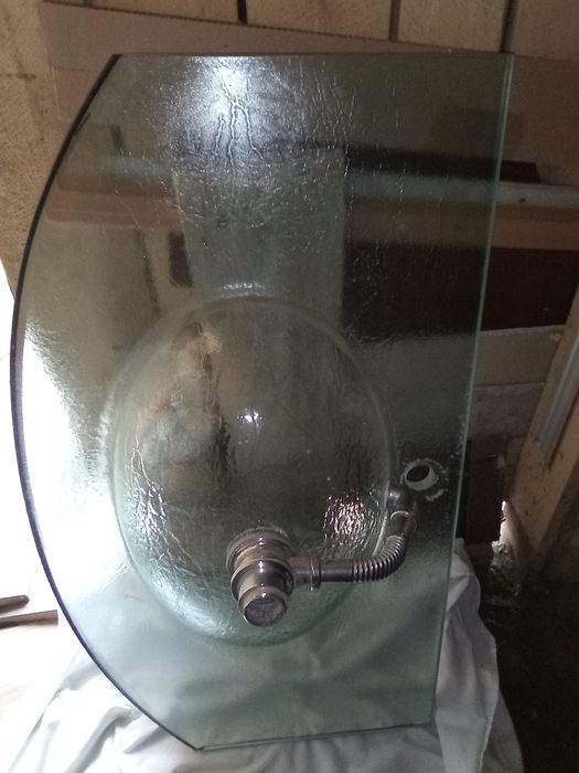 Chiuvetă modernă din sticlă securizată – elegantă și rezistentă