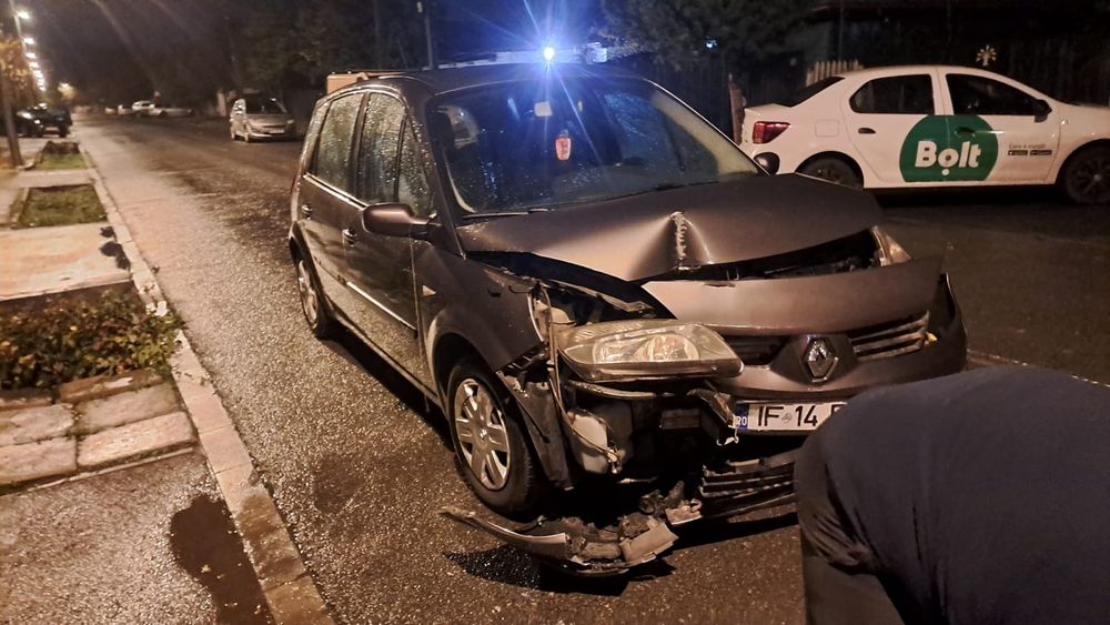 Dezmembrez Renault scenic