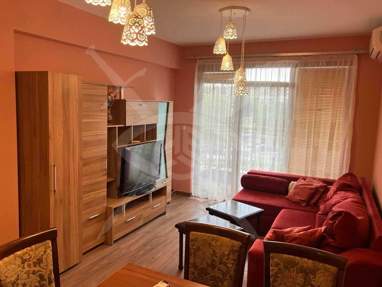 Дава се под наем Двустаен апартамент в Варна, Базар Левски - 55 кв.м за 450 € - Снимка #2