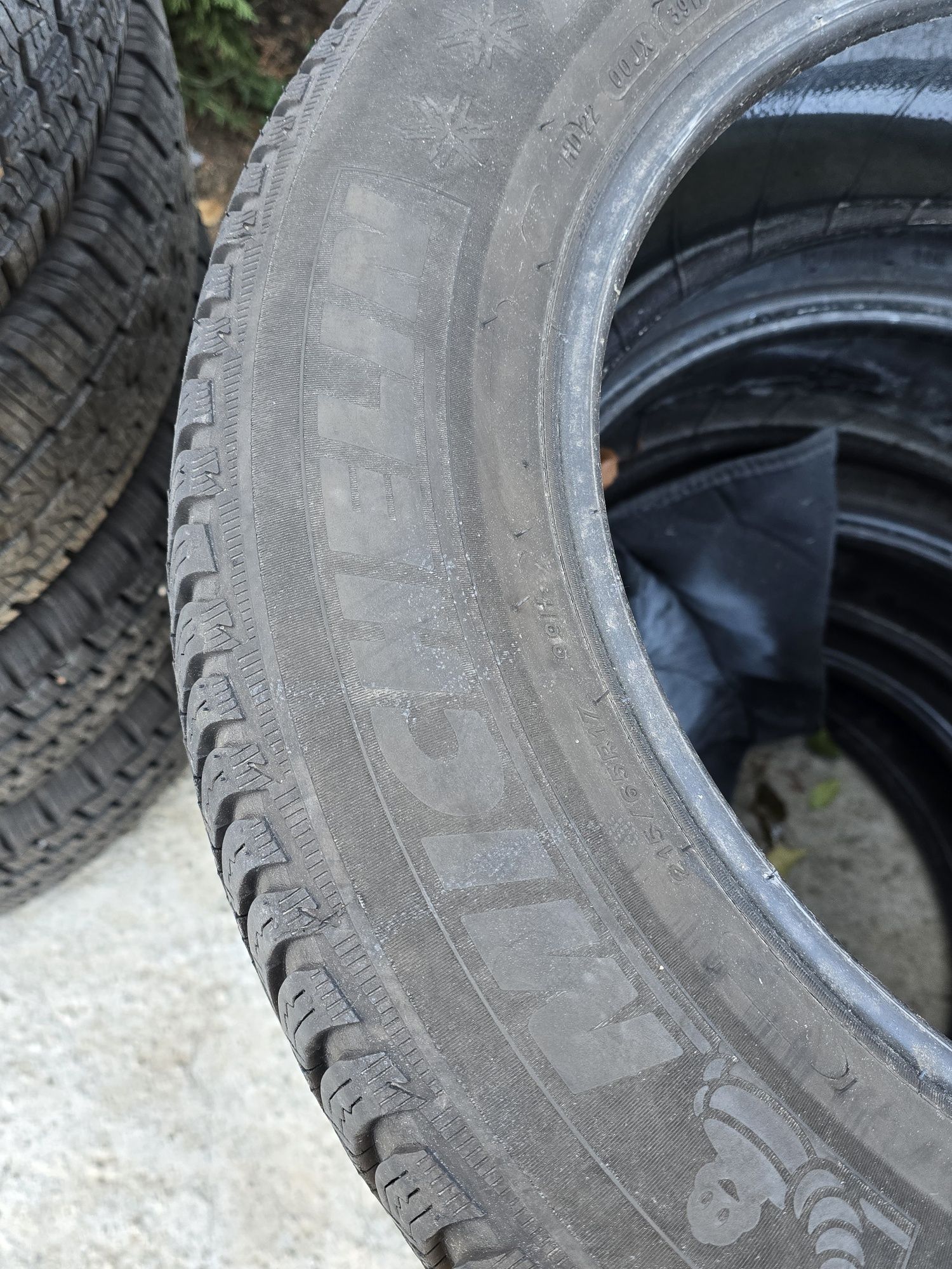 4 Броя Гуми 215/65/17 Michelin