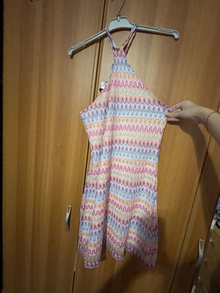 Rochie multicolora HM S si salopeta cu maneca lunga rosie cu flori XXS