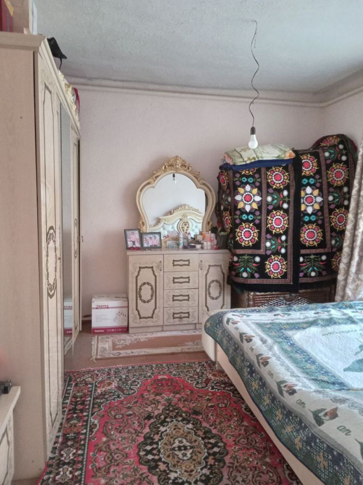 Toshkent shahar Yashnabod tumani Olmos mahalla 6 sotix hovli sotiladi