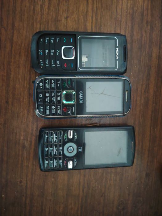 Старые телефоны на запчасти по 1000 тенге