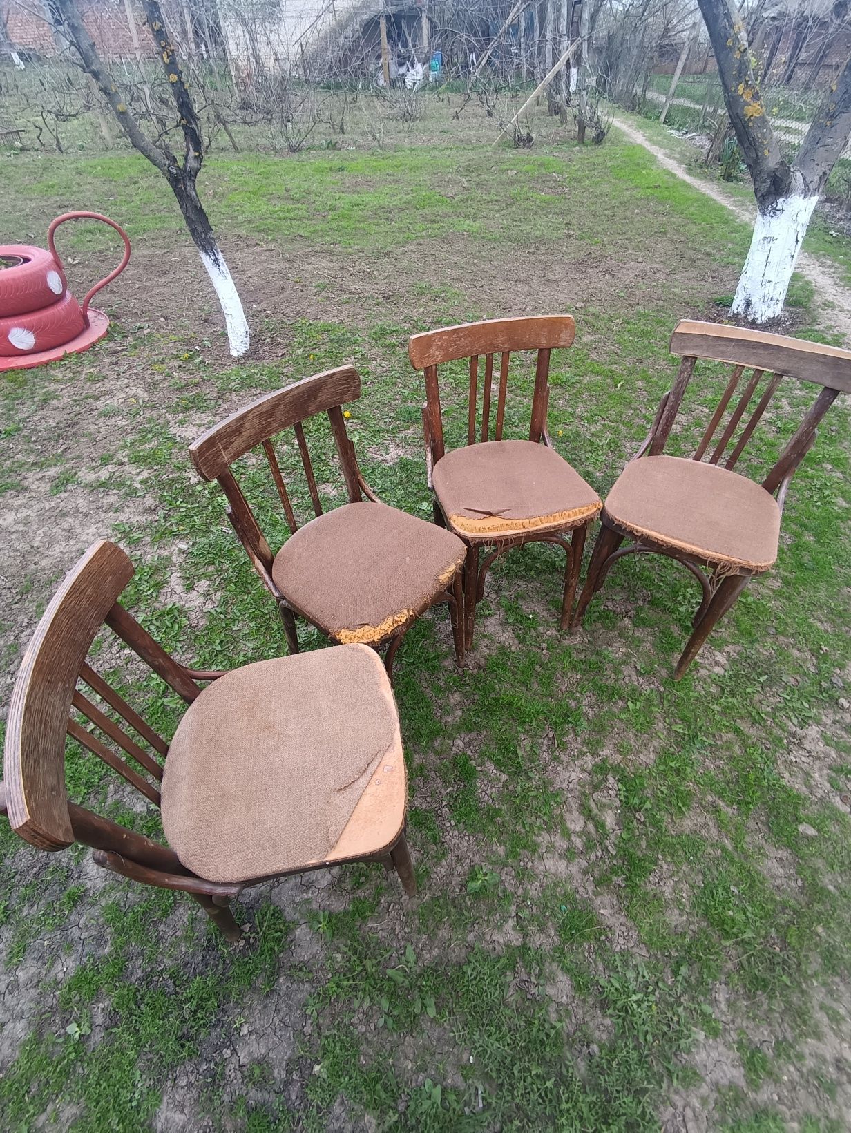 Стари столове-нереставрирани