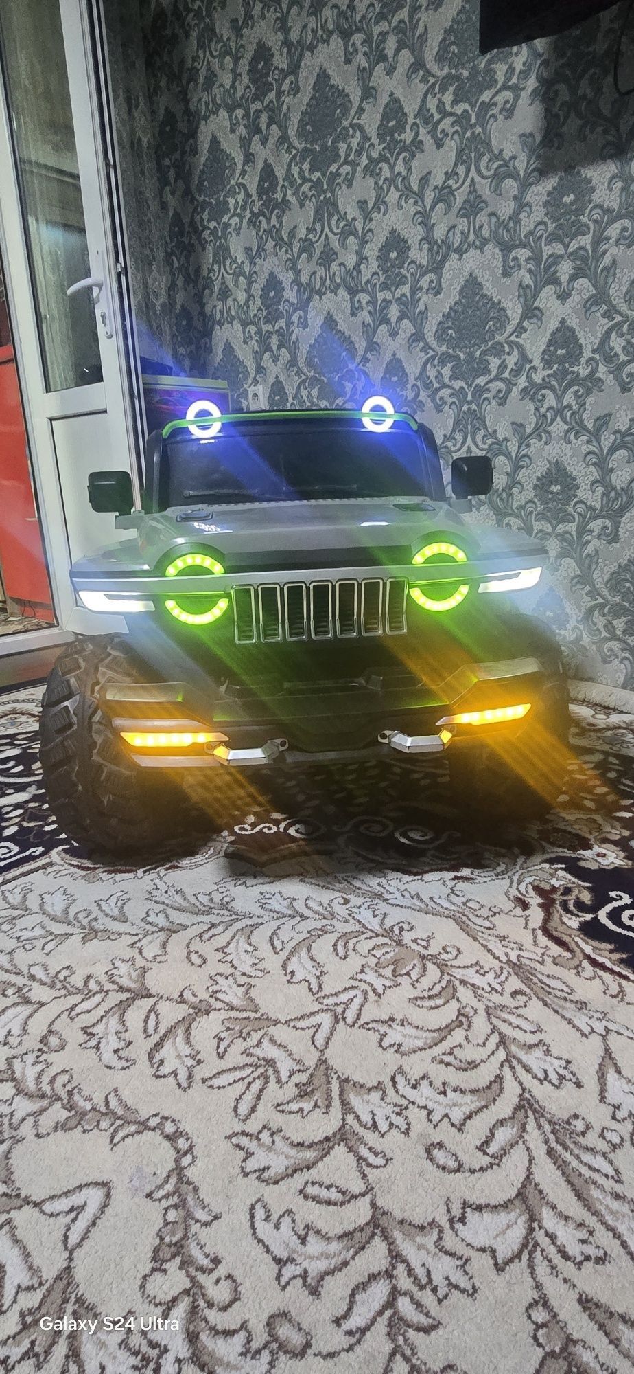 Bolalar avtomobili Jeep 4x4 off road