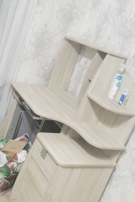 Продаю компьютерный стол ,стол в отличном состаяние.